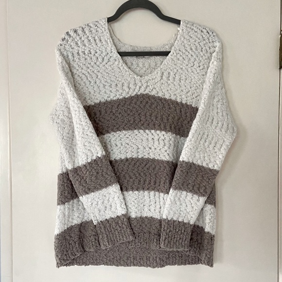 White & grey wide striped sweater EUC - Picture 1 of 3